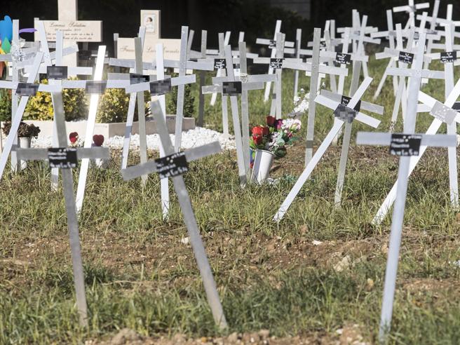 La doppia ingiustizia dei cimiteri dei feti con i nomi delle madri