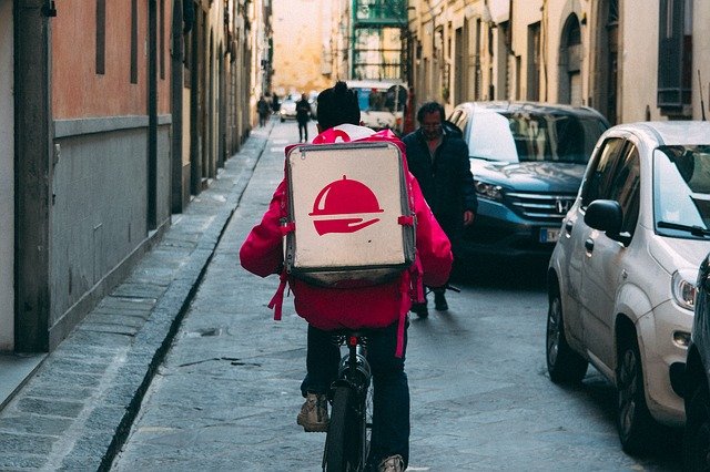 Riders, verso una svolta del food delivery?