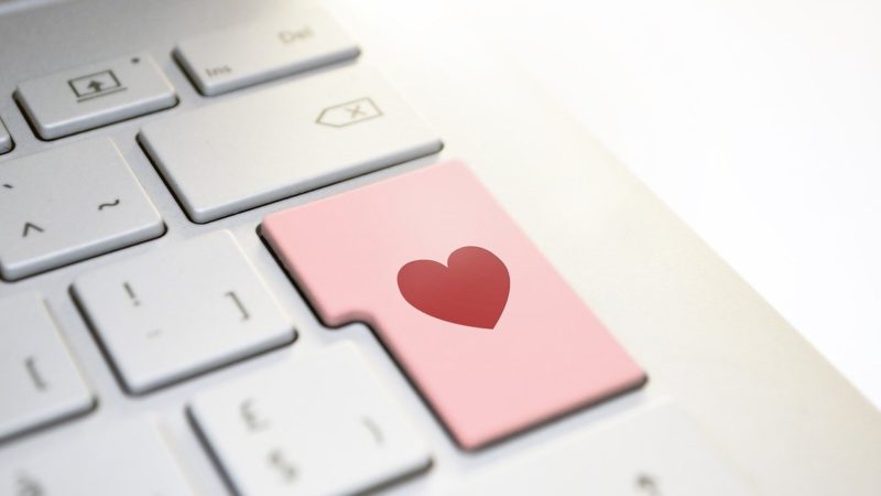È il dating online il rimedio alla solitudine?